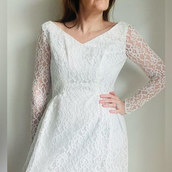 Vintage Lace White Wedding Gown Floor Length Size 4 long Sleeve Elegant Classic - Picture 8 of 9